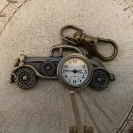 Vintage Pocket Watch Key Chain - Quartz Movement, Creative Bronze Design, Novelty Keychain, Nurse Watch, Bag Accessory, Classic Car Shaped Pendant, Unique Gift Idea