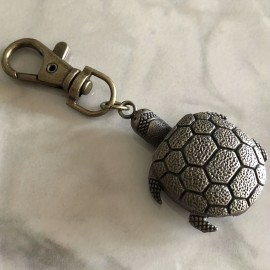 Unique Turtle-Shaped Vintage Bronze Pocket Watch Keychain - Quartz Movement, Flip Car Keychain Pendant, Novelty Bag Accessories, Cute Collectible Gift